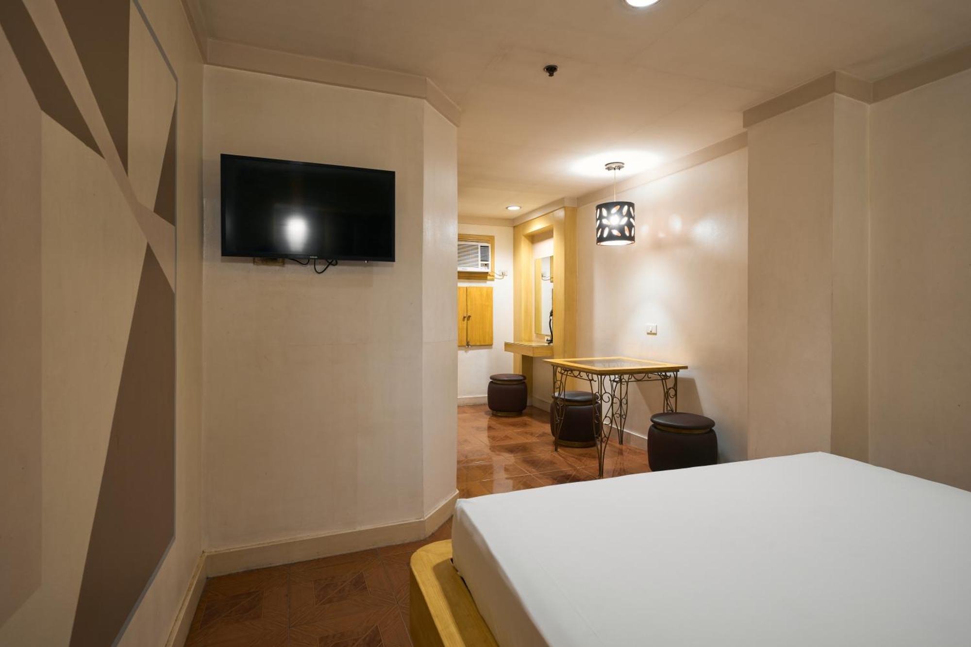 Victoria Court Malabon Hotel Valenzuela Exterior photo